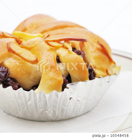 Nice homemade raisin bread 10548458