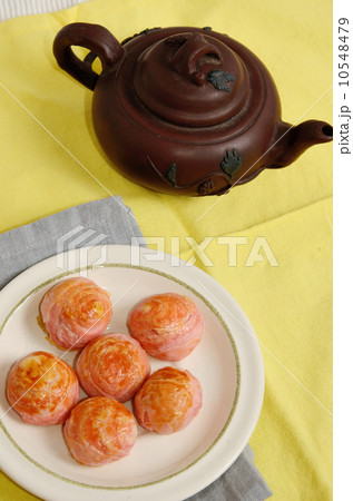 Moon cake with tea pot 10548479