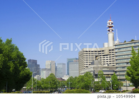 国会議事堂から望む霞ヶ関官庁街と丸の内高層ビル群 10549904