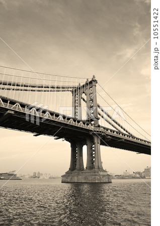 Manhattan Bridge black and white 10551422