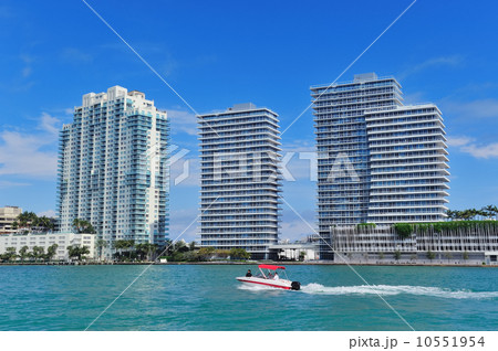 Urban city architecture 10551954