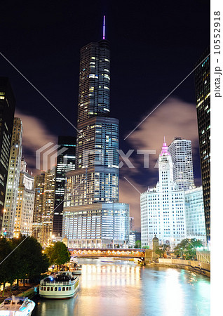 Chicago River Walk 10552918