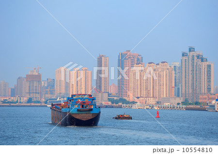 Shanghai Huangpu River with boat 10554810