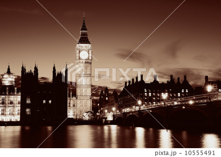 London at dusk 10555491