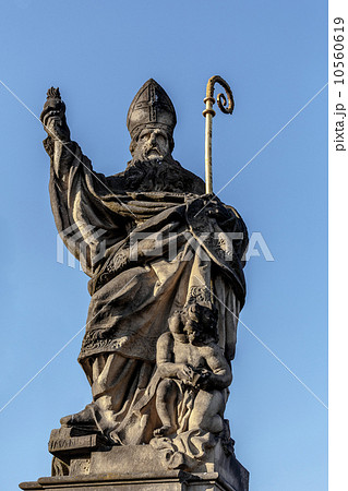 Staue on the Charles Bridge in Prague, Czech Republic. 10560619