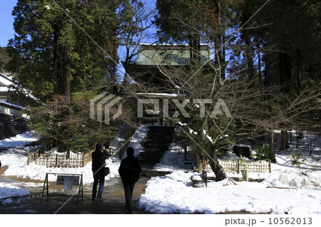 雪のち快晴の円覚寺 10562013