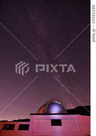 天の川とプラネタリウム 10562286