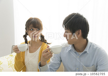 険悪なムード　ティータイム 10562705