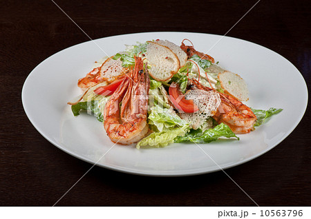 Tasty shrimp salad 10563796