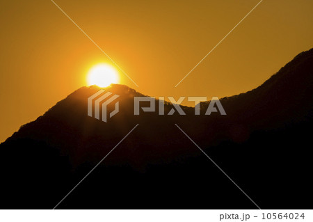 二上山の夕陽 10564024