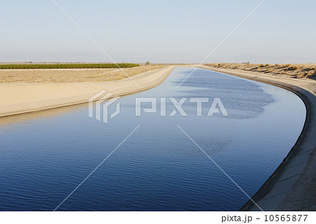 The water helps irrigate the drought-ridden agricultural area of the Central Valley California The water helps irrigate the drought-ridden agricultural area of the Central Valley California 10565877