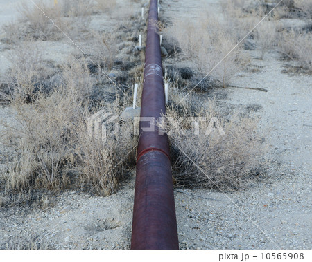 At the Midway-Sunset oil fields outside Bakersfield, crude oil is extracted from Monterey Shale. At the Midway-Sunset oil fields outside Bakersfield, crude oil is extracted from Monterey Shale. 10565908