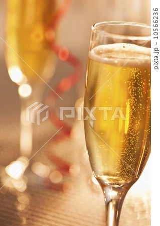 Flutes with champagne, close-up 10566236
