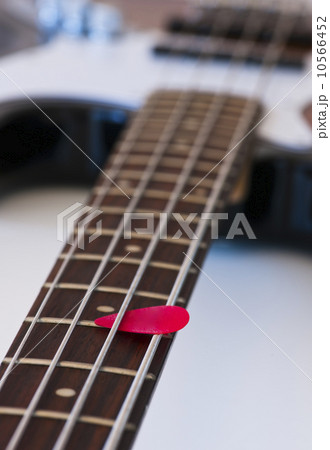 Close-up of bass guitar with guitar pick 10566452