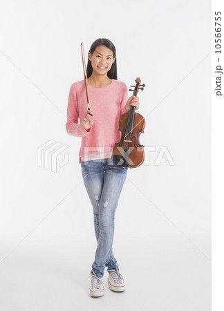 Portrait of teenage girl ( 16-17 years) holding violin 10566755