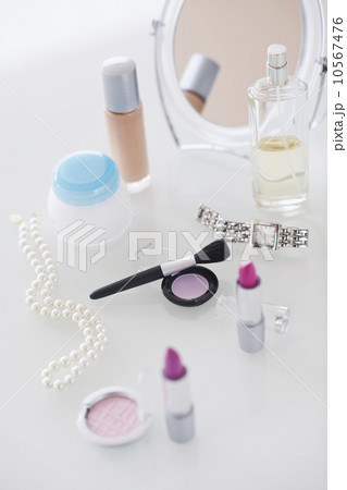 Studio shot of beauty products Studio shot of beauty products 10567476
