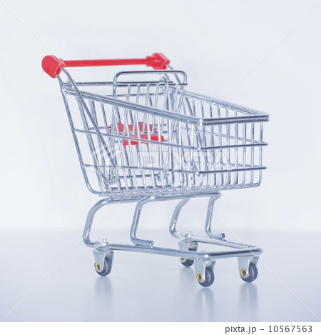 Studio shot of shopping cart 10567563