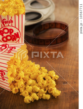 Studio Shot, Film reel and box of popcorn Studio Shot, Film reel and box of popcorn 10567711