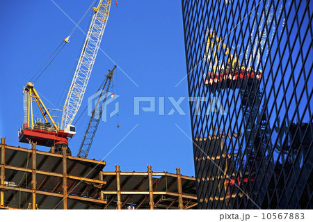 construction cranes 10567883