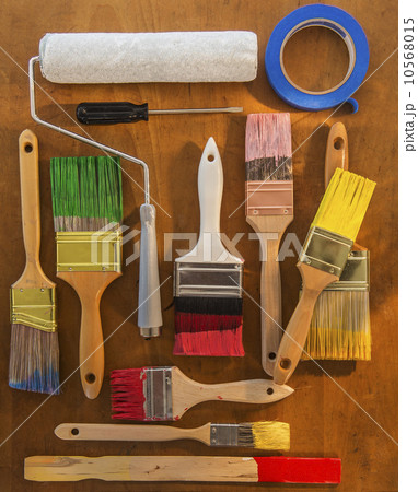 Collection of painting utensils 10568015
