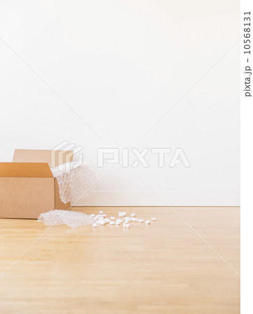 Studio shot of cardboard box 10568131