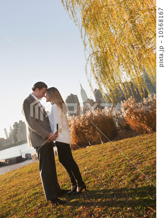 USA, New York, Long Island City, Young couple standing in park USA, New York, Long Island City, Young couple standing in park 10568167