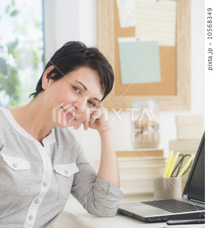 Portrait of mature woman using laptop 10568349