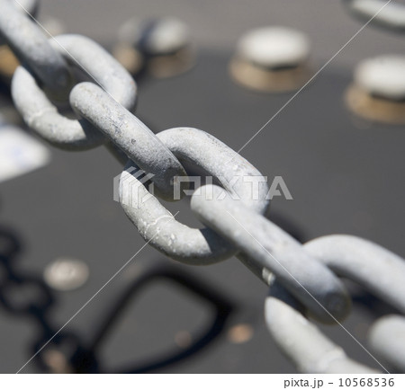 Close up of metal chain 10568536