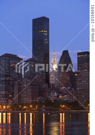 USA, New York State, New York City, Manhattan skyline at dusk USA, New York State, New York City, Manhattan skyline at dusk 10568691