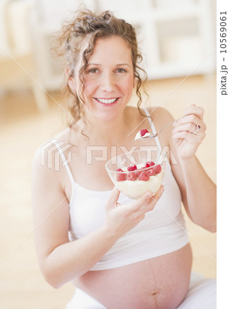 Portrait of pregnant woman eating breakfast Portrait of pregnant woman eating breakfast 10569061