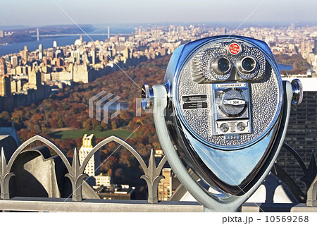 stationary viewer and Central Park, New York City 10569268