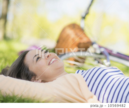 Portrait of mid adult woman relaxing in park 10569482