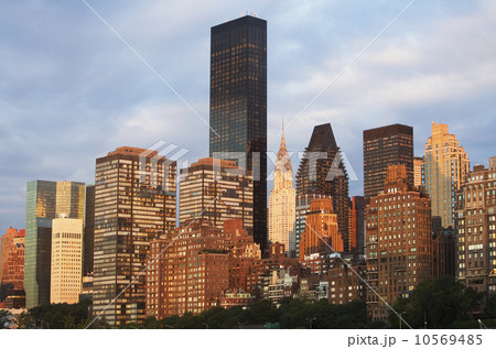 USA, New York State, New York City, Manhattan skyline 10569485