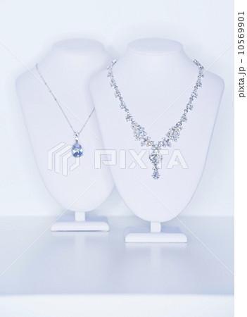 Studio shot of necklaces on jewelry stands 10569901