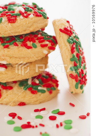 Studio Shot of christmas cookies with sprinkles 10569976