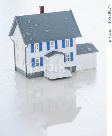 Studio Shot of artificial house during flood 10569977