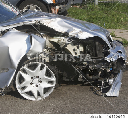 USA, New York City, Wrecked car USA, New York City, Wrecked car 10570066