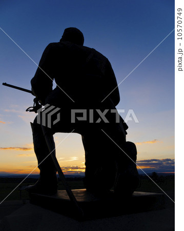 USA, Pennsylvania, Gettysburg, Cemetery Ridge, statue of soldier 10570749