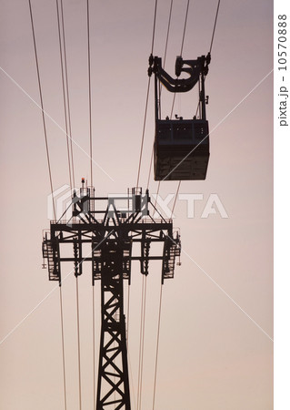 USA, New York City, Roosevelt Island Tram 10570888