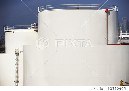 oil tanks 10570906