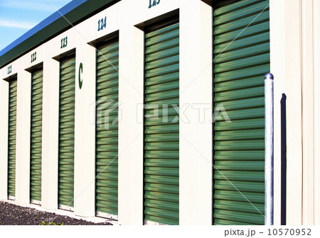 Row of outdoor self storage units 10570952
