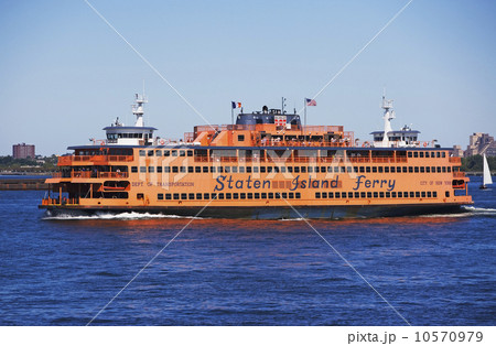 Staten Island Ferry on water, New York, United States Staten Island Ferry on water, New York, United States 10570979