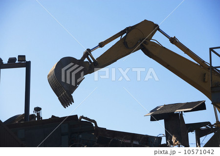 Bucket loader working Bucket loader working 10571042