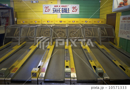 Skee-ball at amusement park 10571333