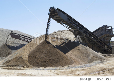 Conveyor belts moving gravel Conveyor belts moving gravel 10571391