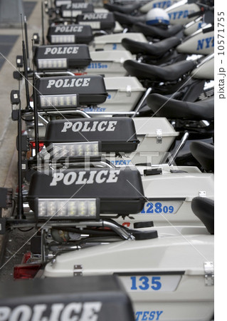 USA, New York City, Row of police motorbikes USA, New York City, Row of police motorbikes 10571755