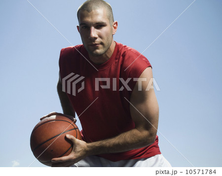 Man holding basketball 10571784