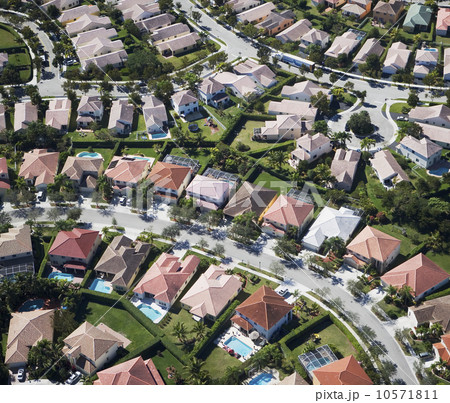 aerial view of housing community 10571811