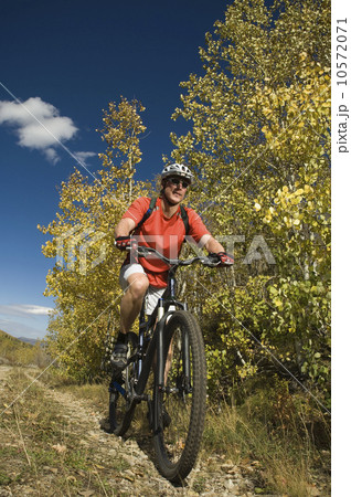 Man riding mountain bike, Utah, United States Man riding mountain bike, Utah, United States 10572071