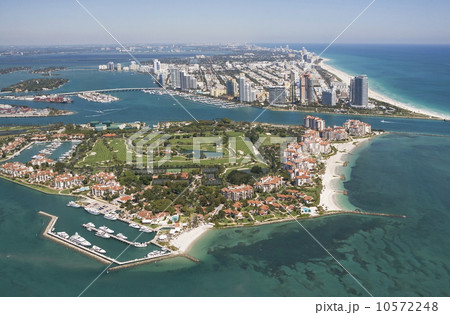 USA, Florida, Miami skyline as seen from air USA, Florida, Miami skyline as seen from air 10572248